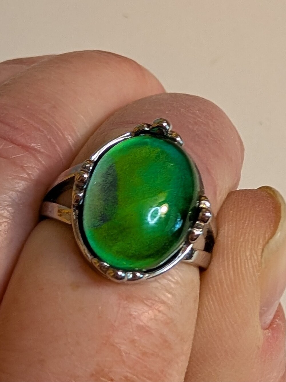 Vintage Style Mood Ring Color Changing Oval Cabochon Silver Tone